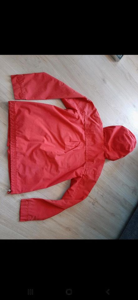 Dünne Jacke rot 152 in Berlin