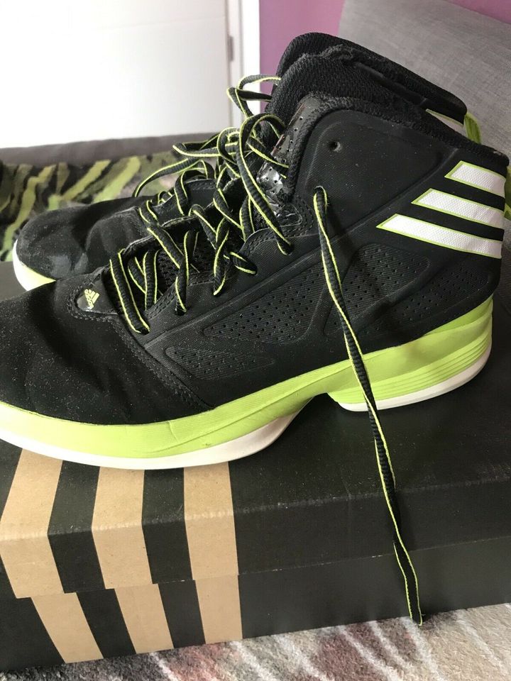 Adidas Basketballschuhe / Sportschuhe Größe 6 schwarz/grün in Wardenburg