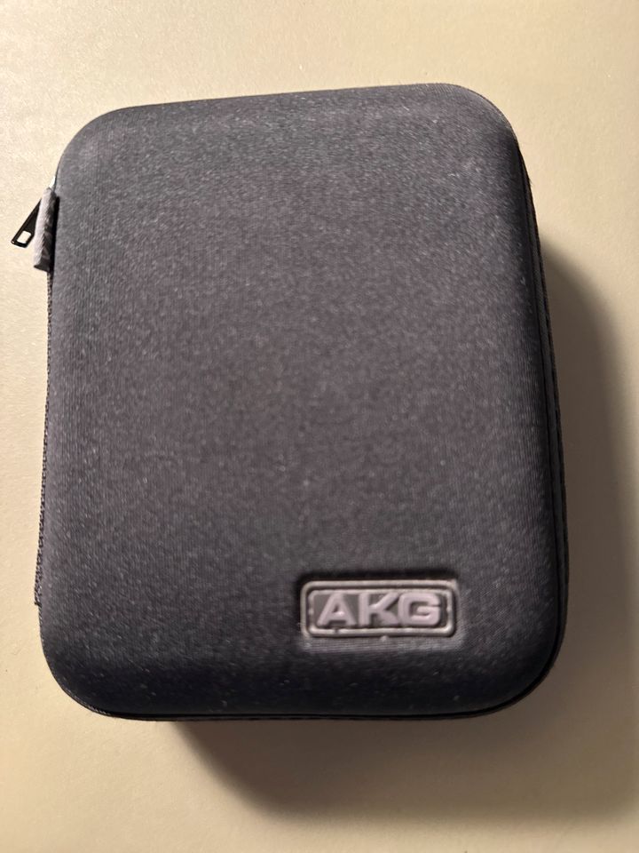 AKG K 450 Kopfhörer. Wenig benutzt. Tasche und Zubehör in München
