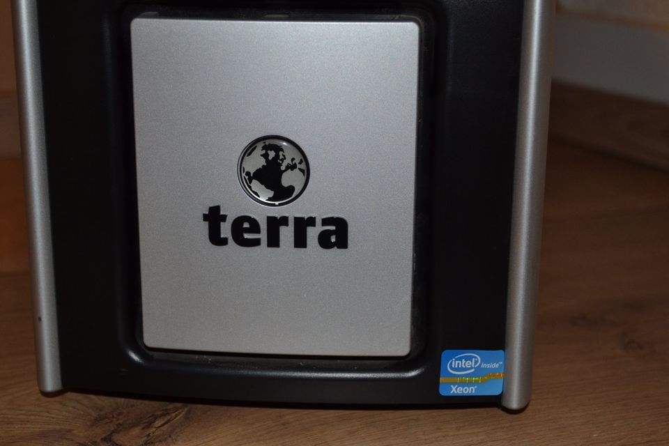 Terra Server System Xeon X3430/4GB Ram/1TB FP/Win 10 Pro Raid in Wuppertal