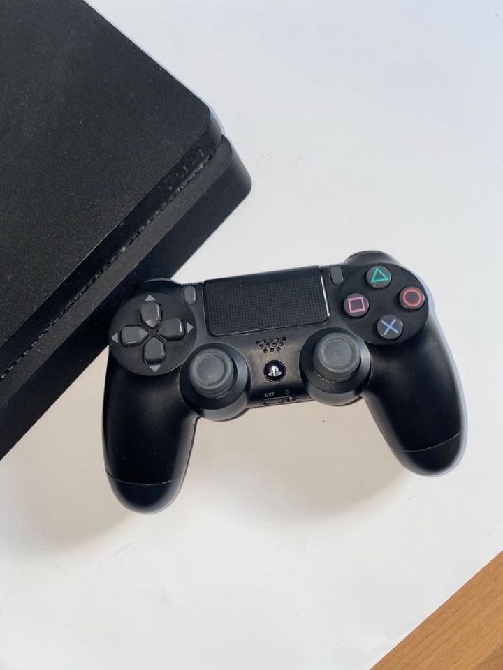 ⭐️ PlayStation 4 (PS4) // 2 Controller // Spiele in Neu Wulmstorf