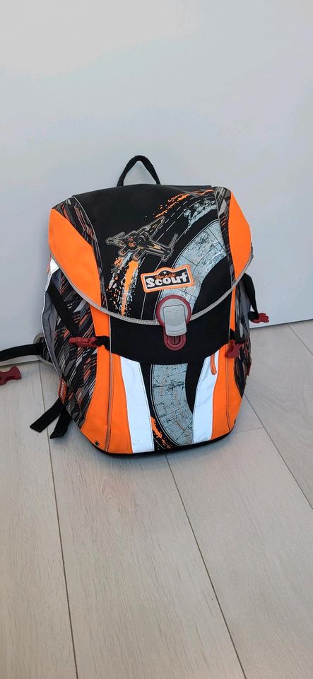 Scout Büchertasche in Orange/Schwarz mit Jet / Flieger in Fürth