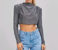 NEU Bershka Crop Top mit Schulterpolstern und langen Ärmeln Gr. M Bayern - Augsburg Vorschau