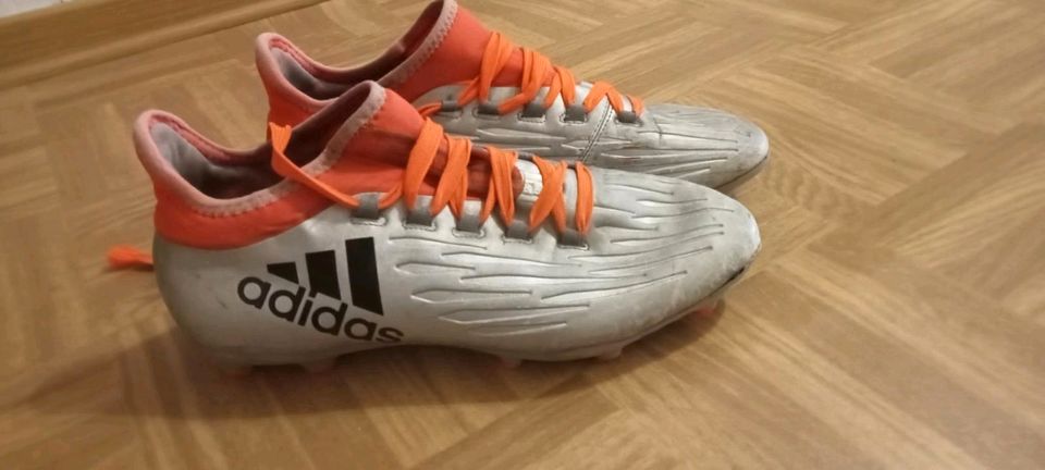 Adidas Fußballschuhe Stollen gr. 38 39 in Bernsdorf