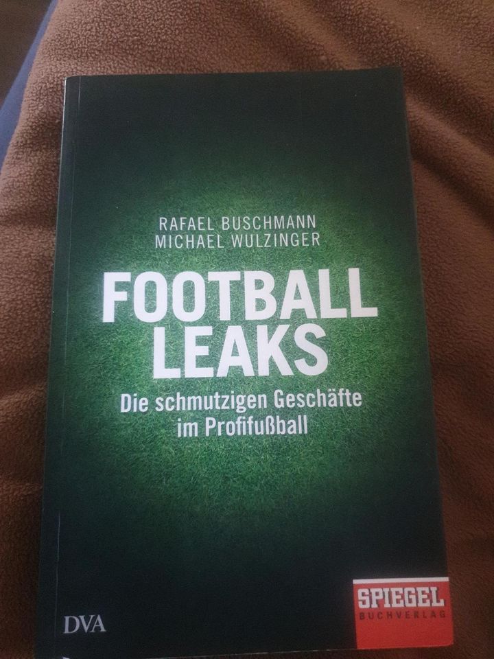 Football leaks Spiegel bestseller Fussball Buch in Kirchberg