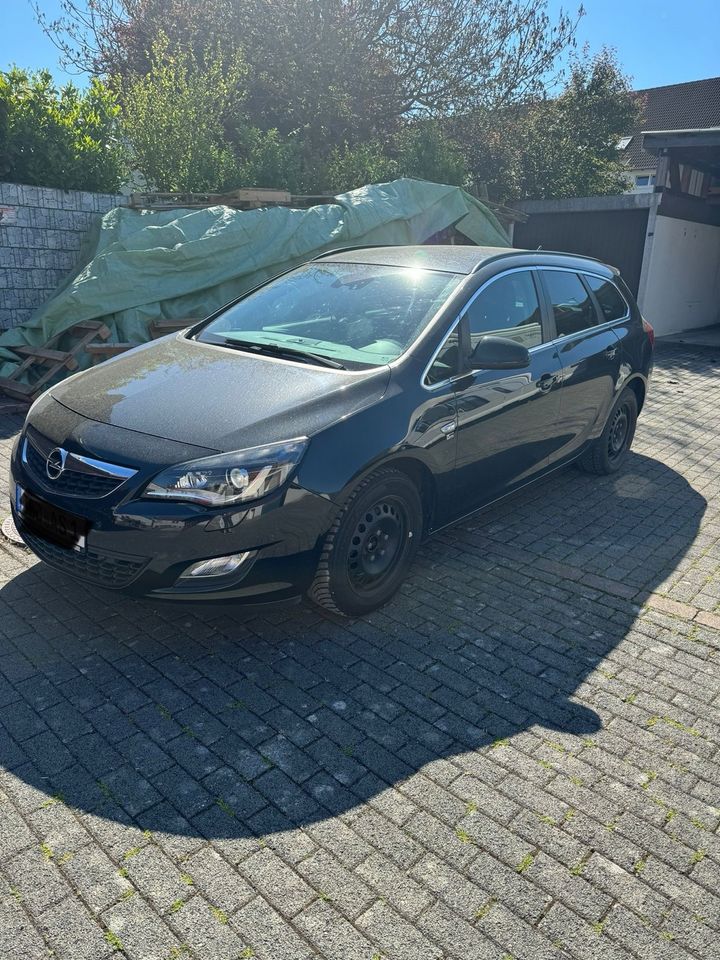 Opel Astra Sports Tourer schwarz Automatik in Lauda-Königshofen