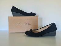 Ballerinas mit Keilabsatz / Pumps, Unisa, 40, schwarz, Wildleder Hessen - Marburg Vorschau