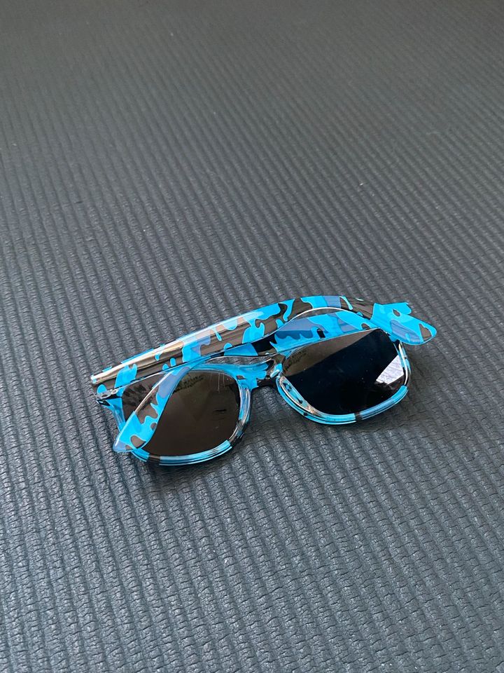 coole Sonnenbrille Kinder blau in Berlin