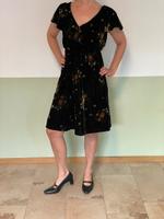 ZARA Samtkleid – Schwarz mit Blumenmuster – Größe S (passt wie M) Aubing-Lochhausen-Langwied - Aubing Vorschau