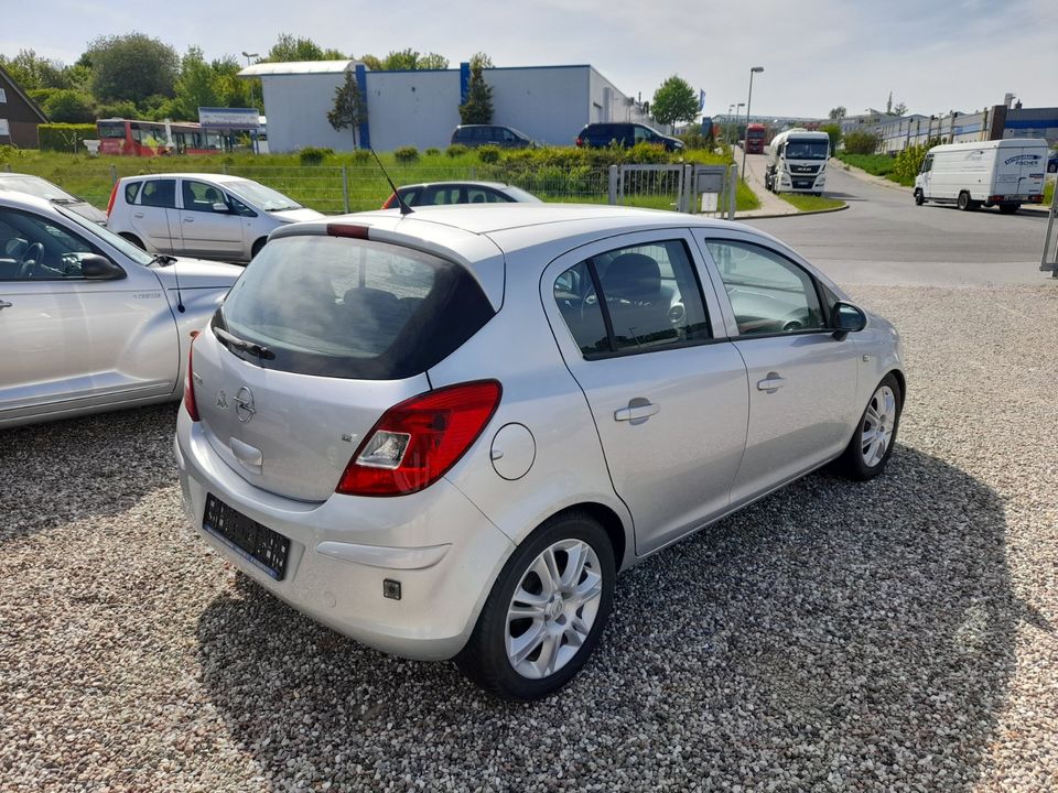 Opel Corsa D 1,3L  Tüv Neu  2 Hand Klima Alu LPG Gasanlage in Gägelow