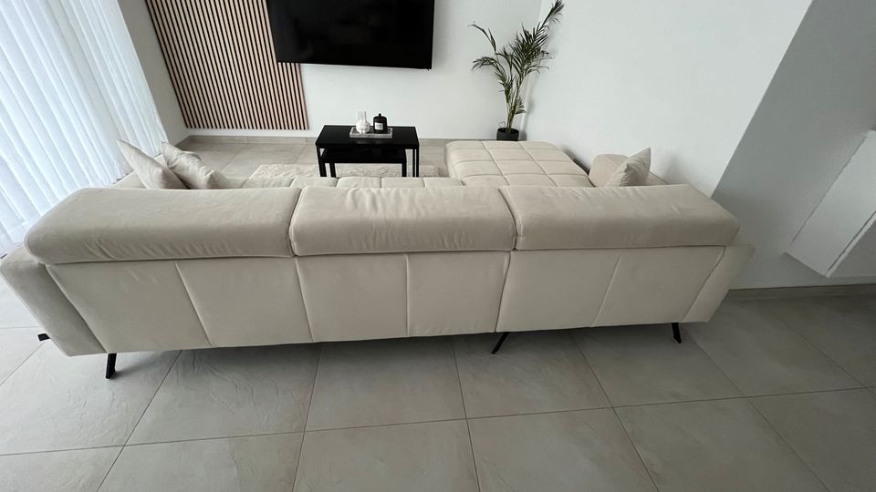 Beige Sofa/Couch Samt Beige in Esslingen