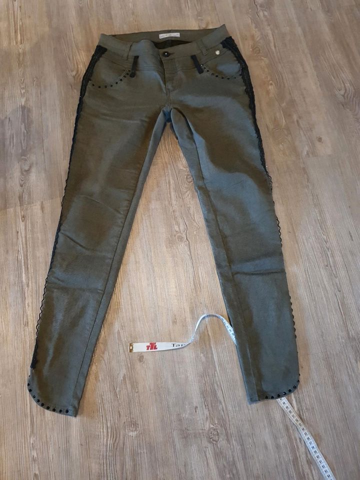 Tredy Hosen Gr. 38 o. 40 Olive o. Stein, Galonstreifen, Glitzer in Amstetten