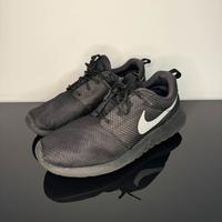 Nike Roshe Run, Größe 44 schwarz Sneaker Nordrhein-Westfalen - Gelsenkirchen Vorschau