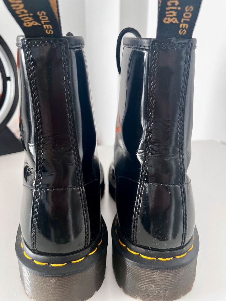 Doc Martens glänzend in Berlin