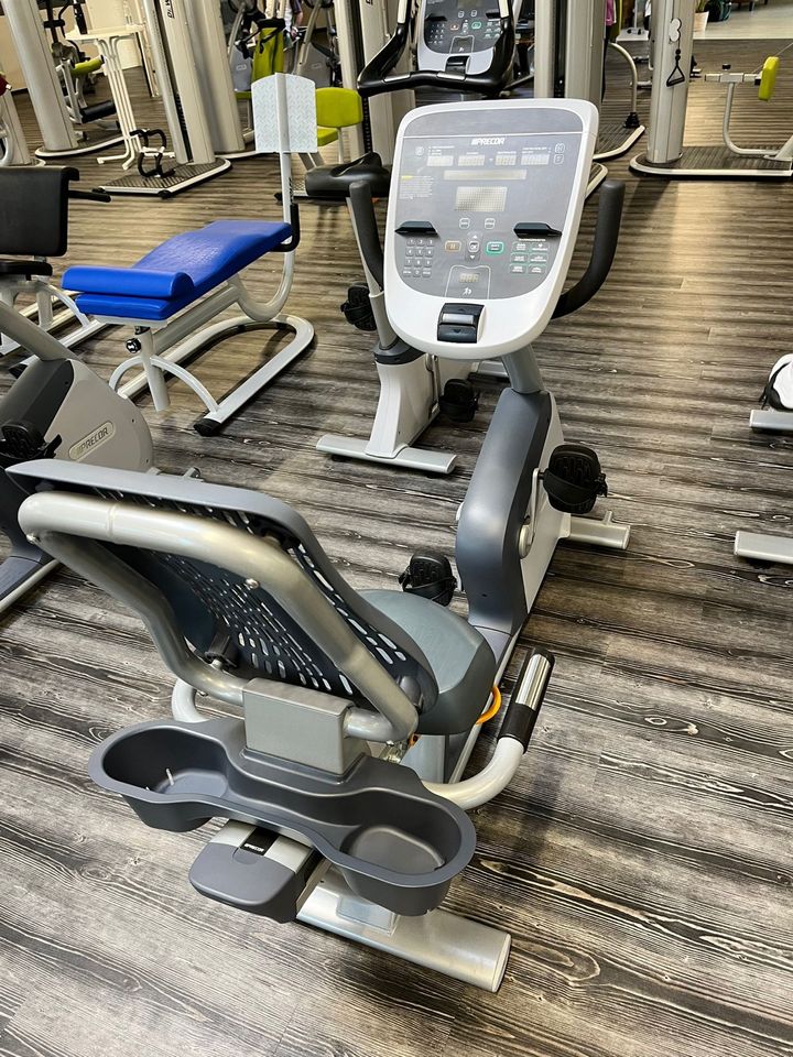 8 x Precor Cardiogeräte, Laufband, AMT, Ergometer in Züssow