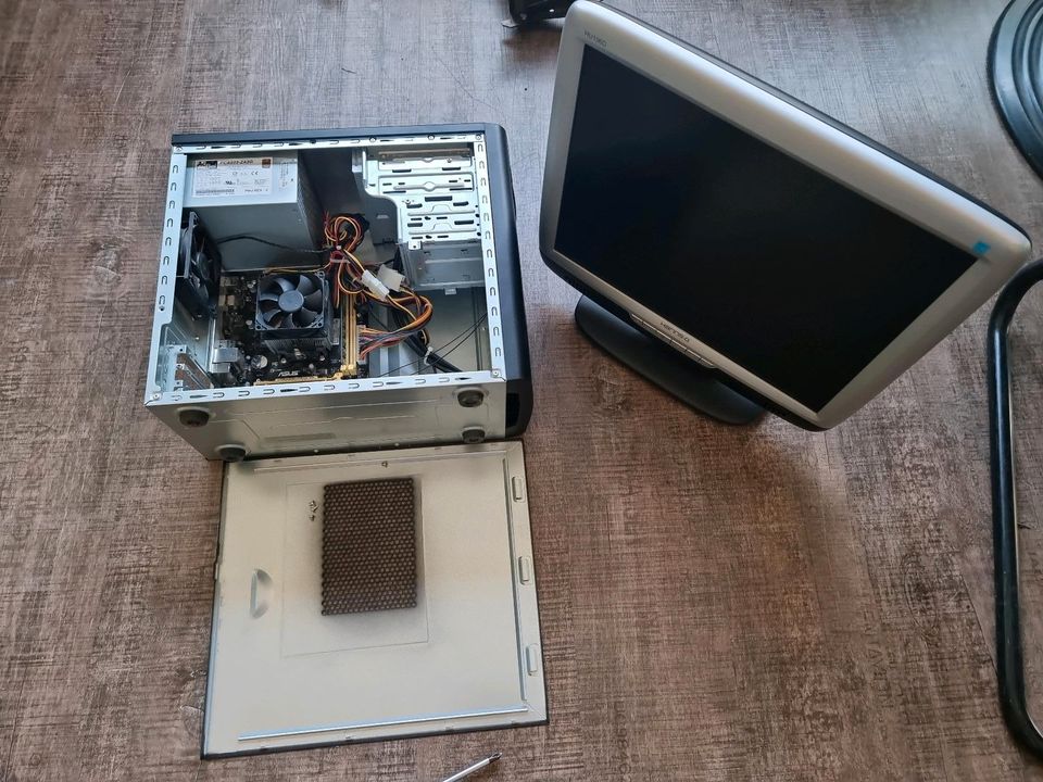 PC mit Monitor vermutlich defekt an bastler in Freital