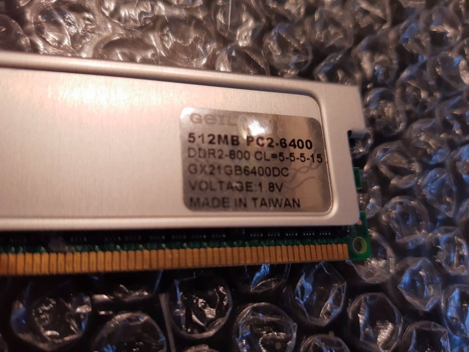 2 x 512MB PC2-6400 DDR2-800 in Chemnitz