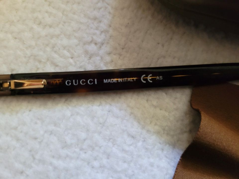 Gucci Brille mit Brillentuch und -etui, sehr schön in Bielefeld