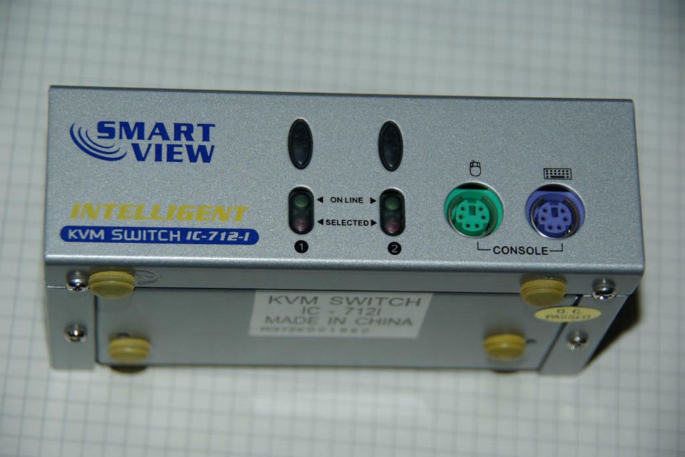 KVM Desktop Switch 2-Port PS/2 Smartview IC712I gebraucht in Hoisdorf 