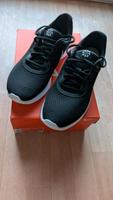 Nike Sneaker Tanjun in Schwarz mit weißer Sohle Nordrhein-Westfalen - Siegen Vorschau