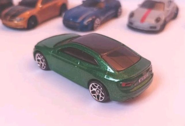 Hot Wheels 1:64 Audi RS-5 Coupe grün Euro-Car-Culture HDH51 in Berlin