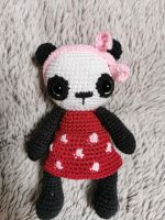 Kleines Pandabär Mädchen amigurumi gehäkelt Bayern - Niederaichbach Vorschau