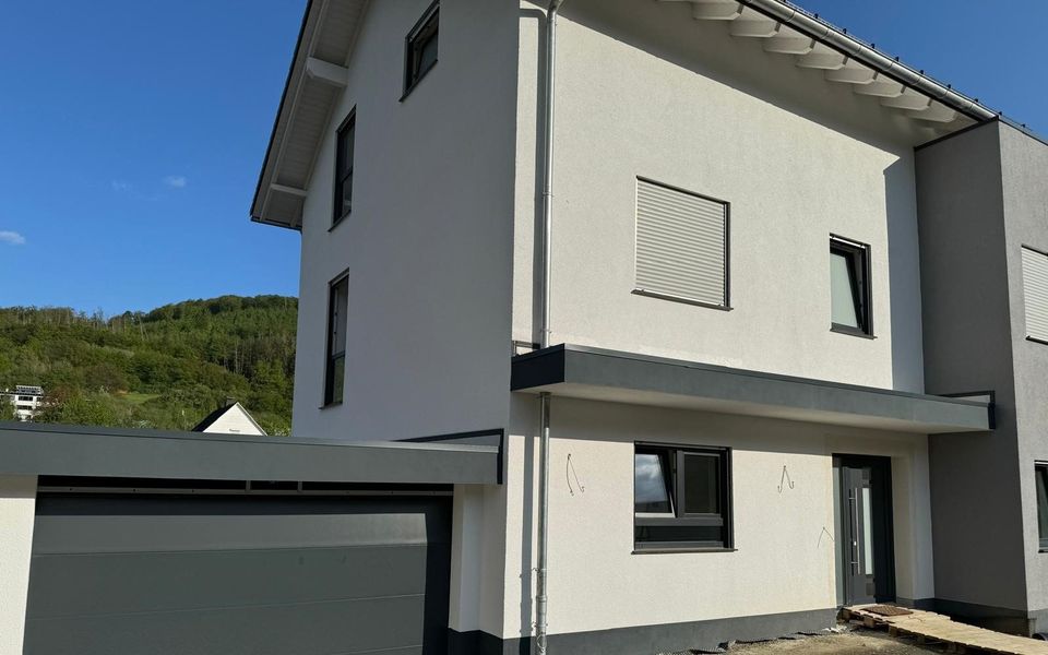 Haus mit drei Wohnungen zu verkaufen Provisionsfrei in Angelburg