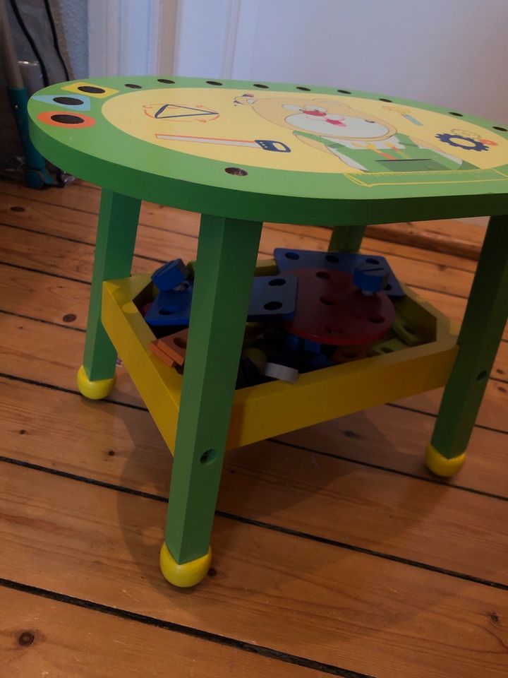 Holz-Werkzeugtisch mit Zubehör Werkbank Kinder in Bremen