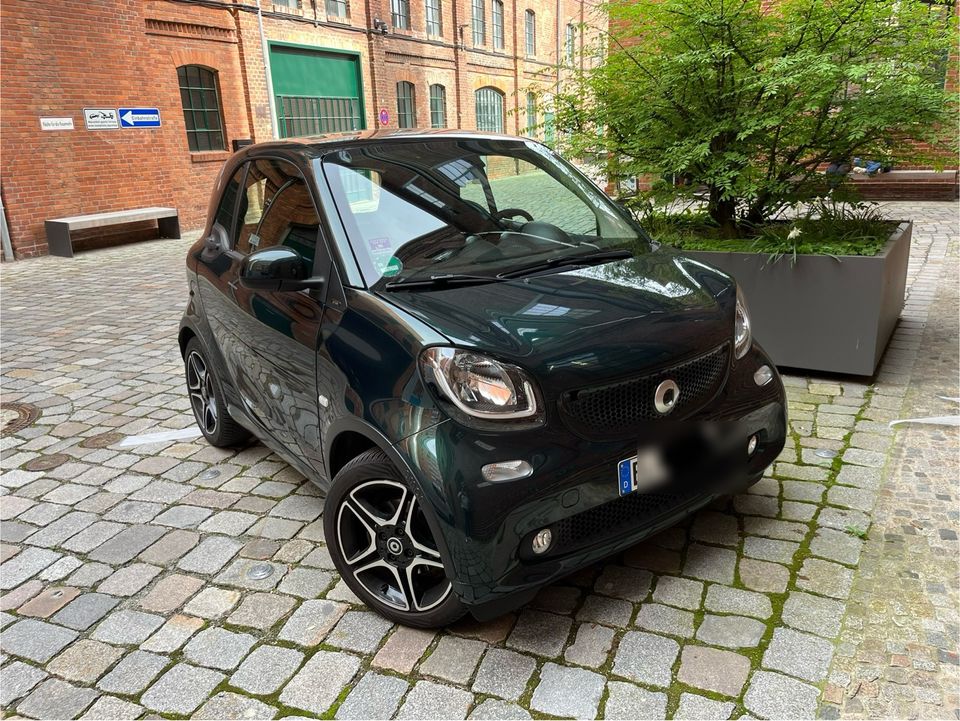 Smart ForTwo Coupe - Cool & Media|STZHG PANO|KAMERA|LEDER in Berlin