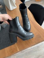 Stiefel Boots H&M Gr.  38 schwarz gefüttert Nordrhein-Westfalen - Stolberg (Rhld) Vorschau