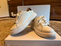 Weiße Calvin Klein Sneaker mit schwarzem Detail – wie neu! Hessen - Dillenburg Vorschau