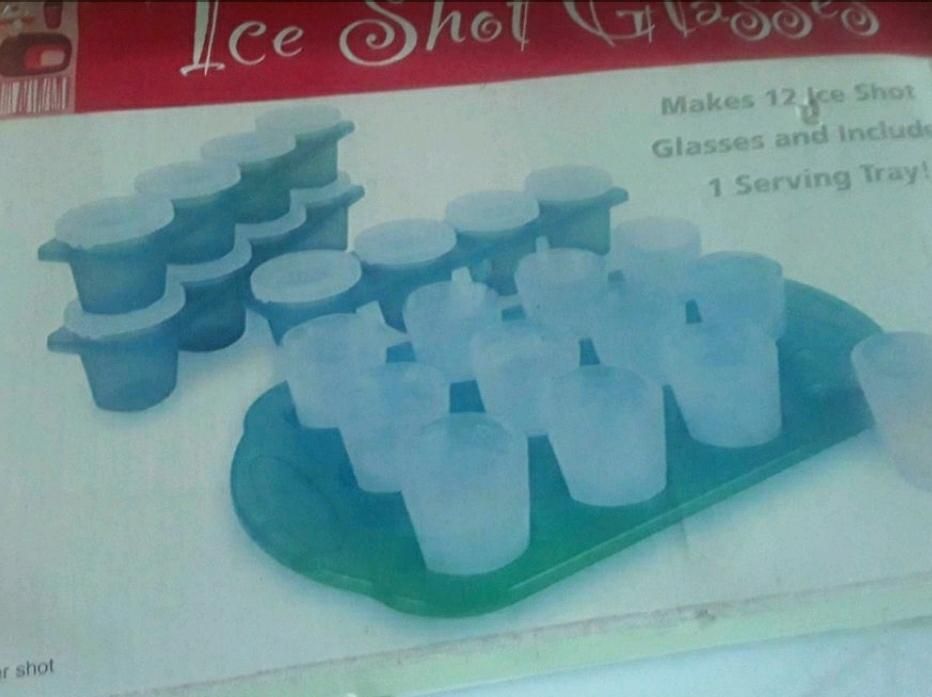 NEU Eis Würfel Bereiter Ice Shot Glas Geschenk in Berlin