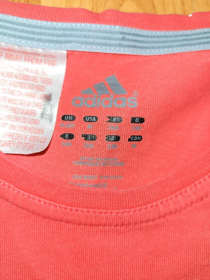 Adidas T-Shirt Gr 128 in rot guter Zustand in Steinfurt