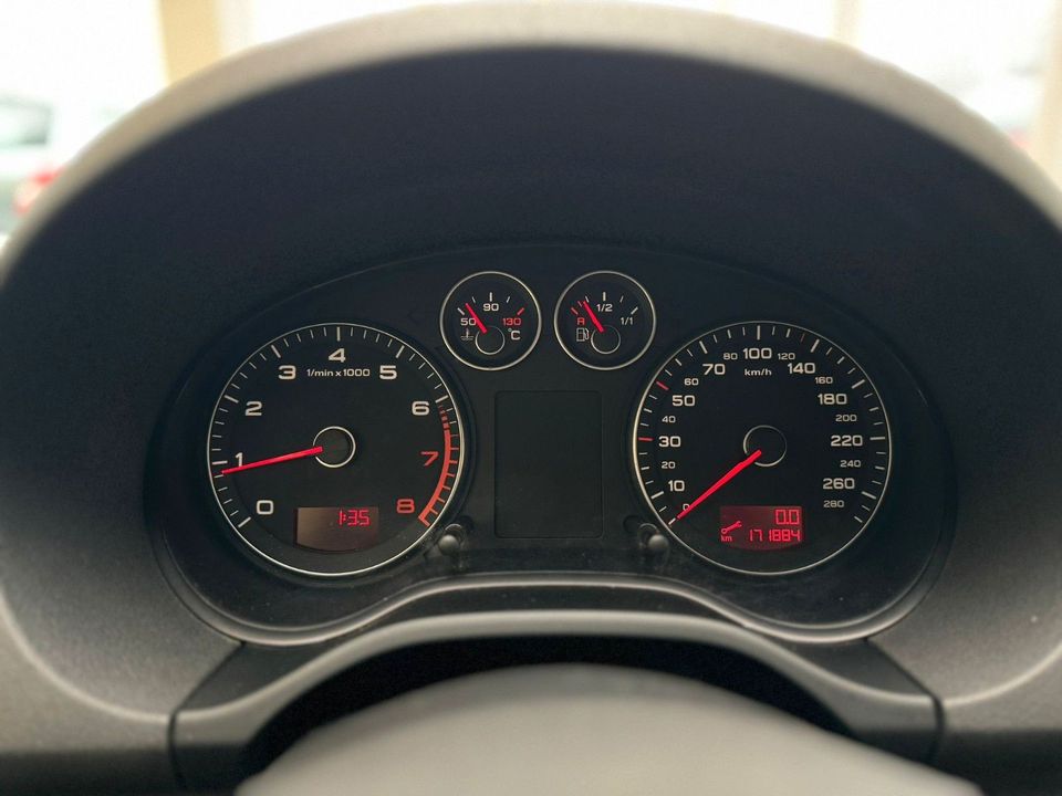 Audi A3 1.6 Attraction Sitzheizung Servo Klima Tüv in Moers