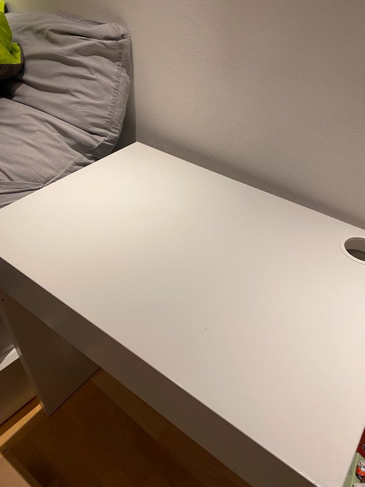 Ikea Schreibtisch in Frankfurt am Main