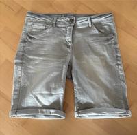 Cecil Short Bermuda Jeans kurze Hose Stretch 28 (38) grau Niedersachsen - Bad Nenndorf Vorschau