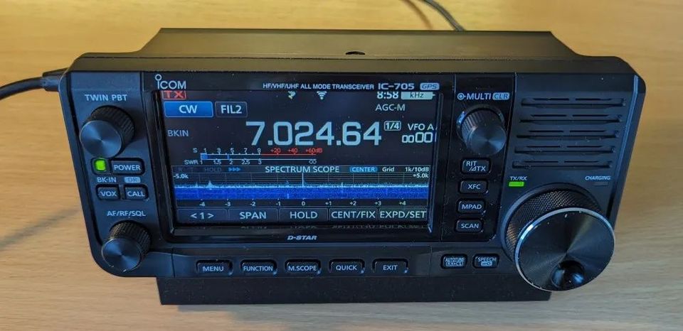 Icom IC-705 Allmode Portabel Transceiver Tischständer in Berlin