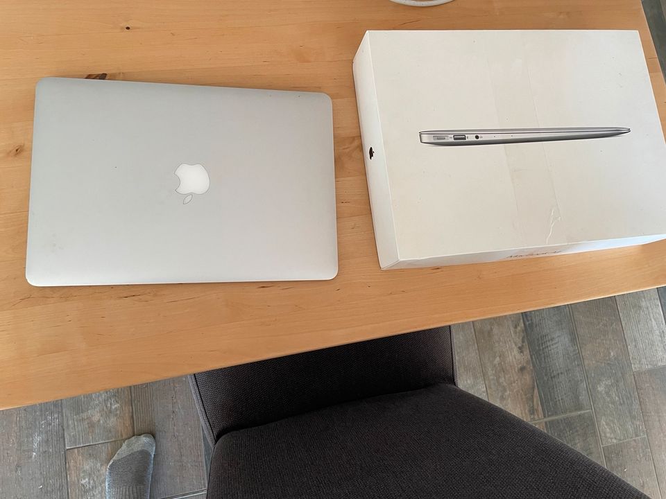 MacBook Air 13 2017 (A1466) +Originalverpackung in Stralsund