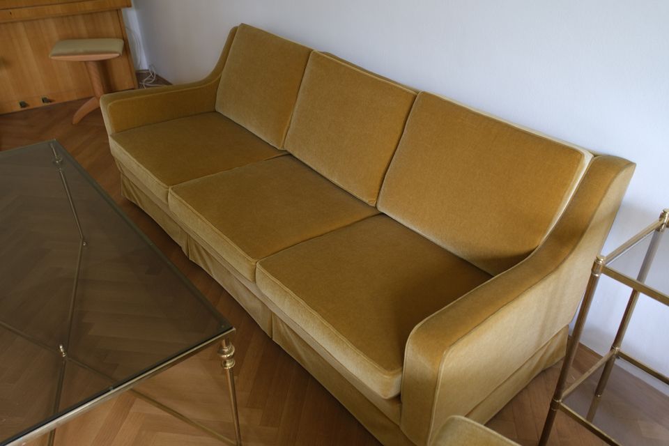 Couchgarnitur mit 3 Sesseln. Velour, rollbar. Selten genutzt in München