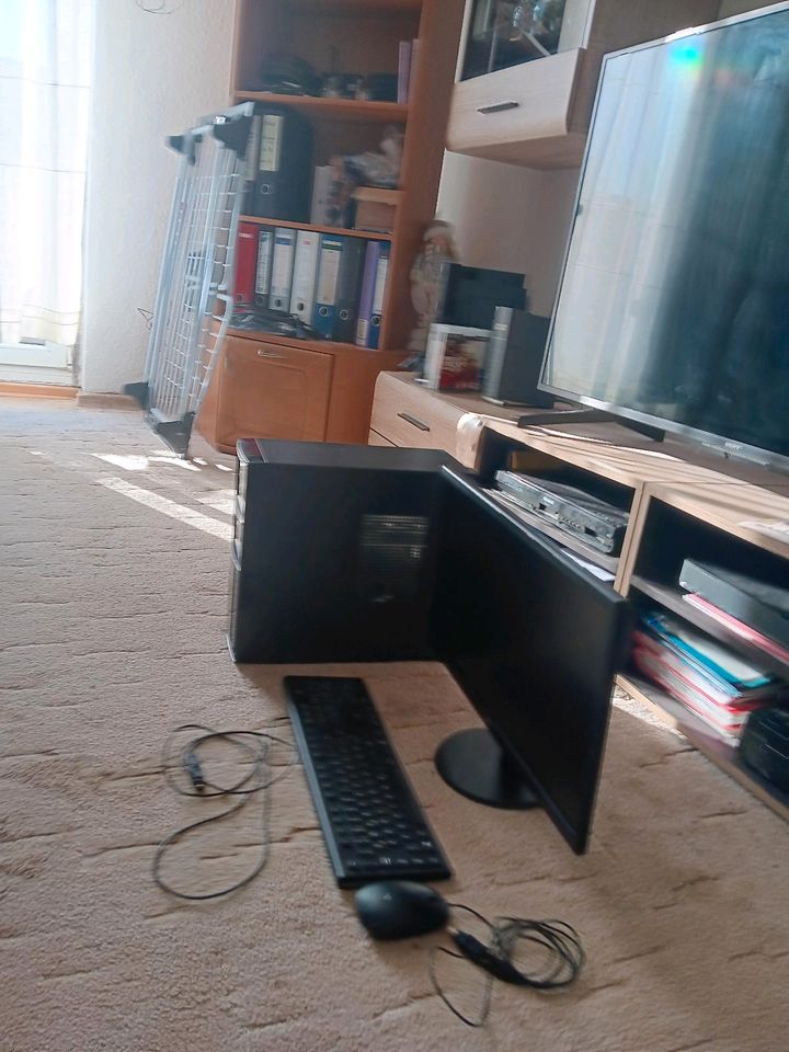 Monitor mit Tastatur und Maus +PC Gehäuse  60EVB in Nauen
