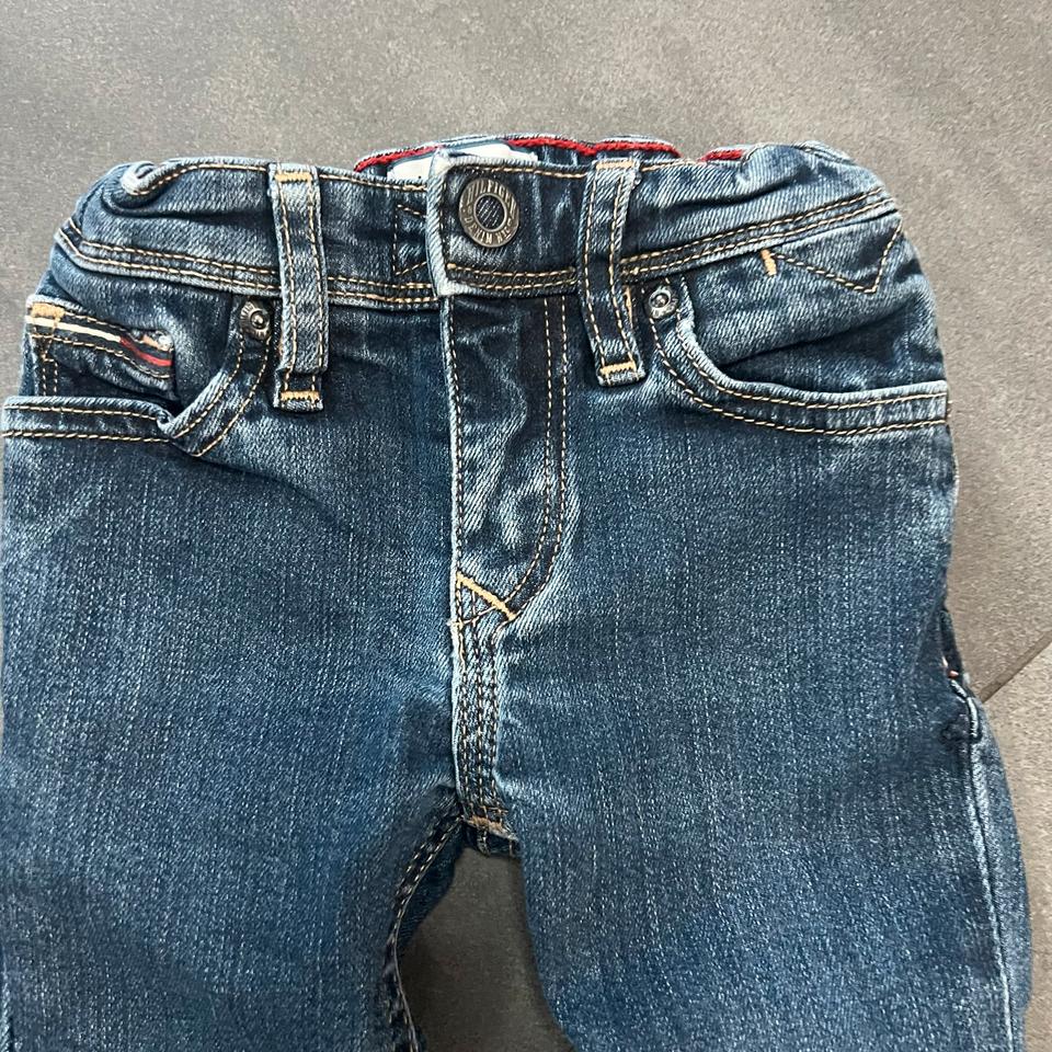 Schöne Tommy Hilfiger Jeans Hose Jeanshose blau Größe 86 in Mauer