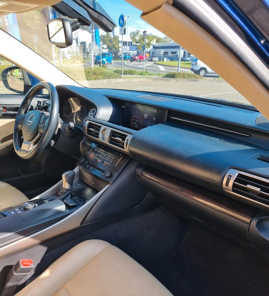 Lexus IS 300 Neue TÜV in Bingen