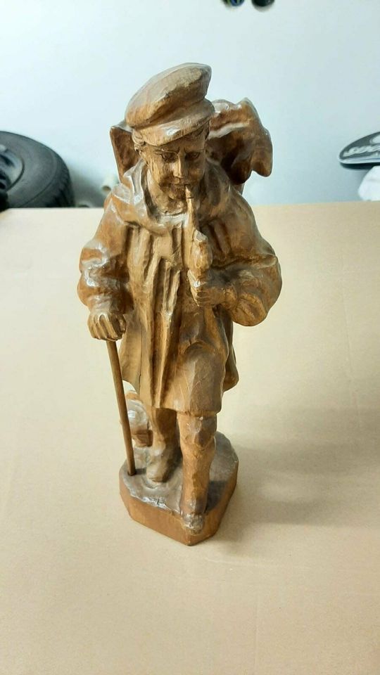 Geschnitzte Holzfigur aus Österreich in Rödinghausen