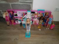 Barbie und Ken Set - Schrank Kleider Schuhe viel Zubehör Nordrhein-Westfalen - Vlotho Vorschau