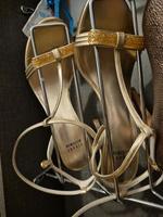 Sandaletten in Gold, Gr 39, Stuart Weitzman Bremen - Schwachhausen Vorschau