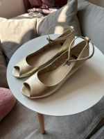 Goldene Peep Toe Wedges Keilsandalen von Vagabond Gr.40 Leipzig - Lindenau Vorschau