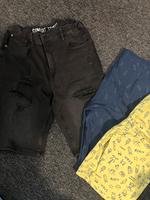 3 kurze Hosen Größe 164 Niedersachsen - Wilhelmshaven Vorschau
