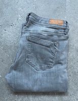 ESPRIT Jeans, grau, 27x30 Nordrhein-Westfalen - Lippstadt Vorschau