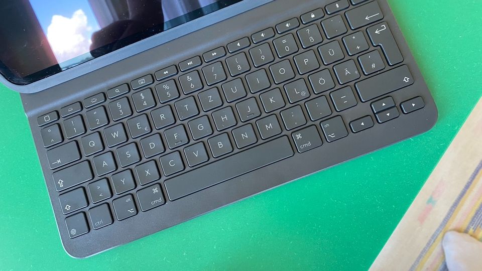 Logitech Slim Folio Case Hülle & Tastatur für iPad Pro 12.9 Inch in Berlin