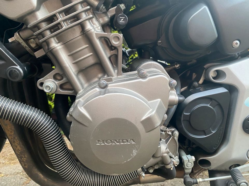 Honda Hornet 900 SC48 / 2. Hand / nur 11.000 km in Leverkusen